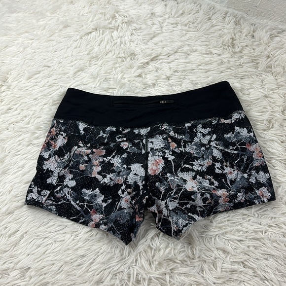 Lululemon Run Times Short II 4" Spring Bloom Multi / Black - Picture 2 of 6